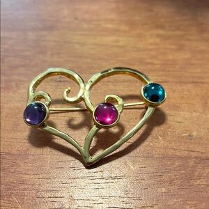 Gold tone heart shaped brooch.